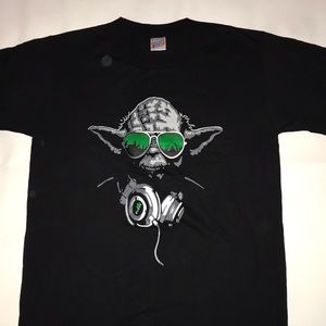 YODA w/ headphones Tee
